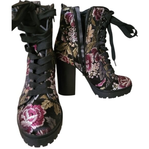 Host Pick🎉 Steve Madden Laurie Black and Red Brocade Rose Moto Boots Size 7.5 - Picture 6 of 10